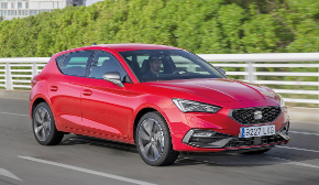 SEAT Leon 5D Erhältlich: Benziner: 115–150 PS Diesel: 115–150 PS Mild-Hybrid: 115–150 PS Plug-in-Hybrid: 204 PS (bis zu  133 km Reichweite).