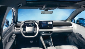 Zukunftsfokus und Rückbesinnung: Im Design des modernen ID. Polo finden sich klassische Elemente, bis hin zur Retro-Anzeige im Cockpit  