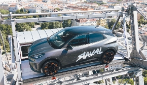 Passendes Werbeumfeld: CUPRA Raval am Wiener Riesenrad