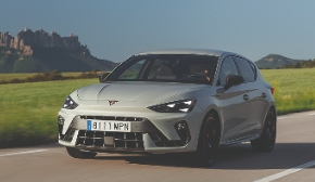 CUPRA Leon 5D Erhältlich als Benziner (150–300 PS) und Plug-in-Hybrid (204– 272 PS) mit bis zu 125 km elektrischer Reichweite.