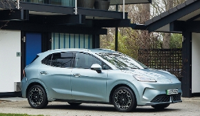 NEU: MG4 Urban: Kompaktklasse mit überdurchschnittlich viel Platz, Batterie 43 oder 54 kWh, Batterie als Bodenplatte, spart Platz und Gewicht, bis zu 416 km Reichweite, viel Serienausstattung. Ab 19.990 Euro.
