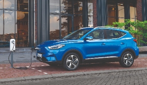 MG ZS und MG ZS EV: Weiterentwicklung des meistverkauften Modells: neues Design, Akkus mit 51 oder 72 kW,  Reichweite von 320 bzw. 440 km (laut WLTP). 